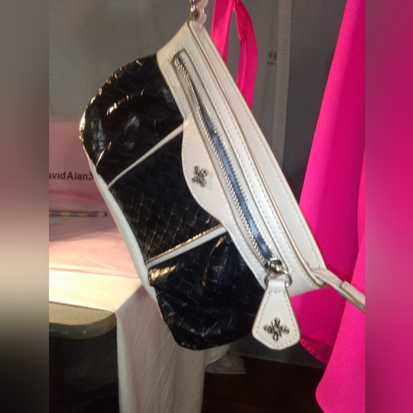 Simply Vera Wang Wristlet Purse - Picture 1 of 10